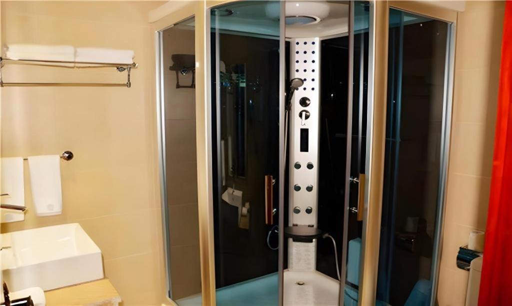 Sanjiang Grand Hotel Vientiane Bagian luar foto